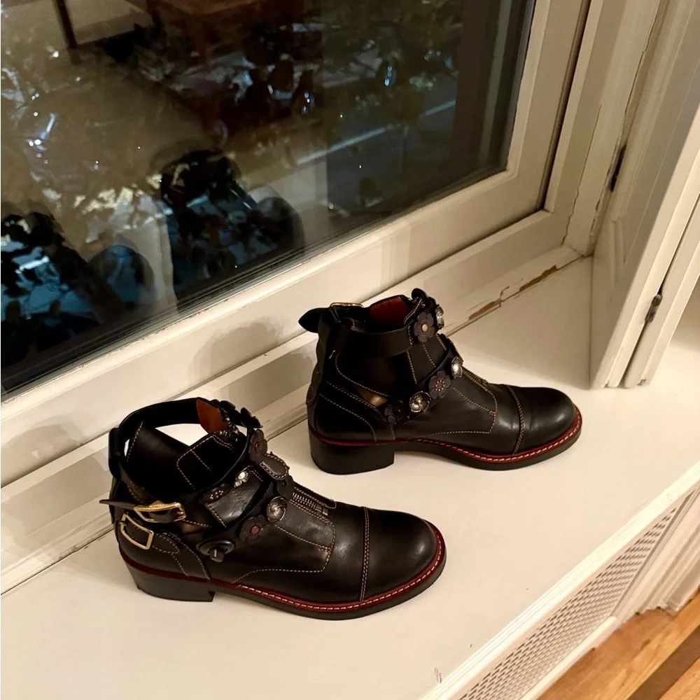 Coach booties dark brown with flowers and buckles - Picture 2 of 4